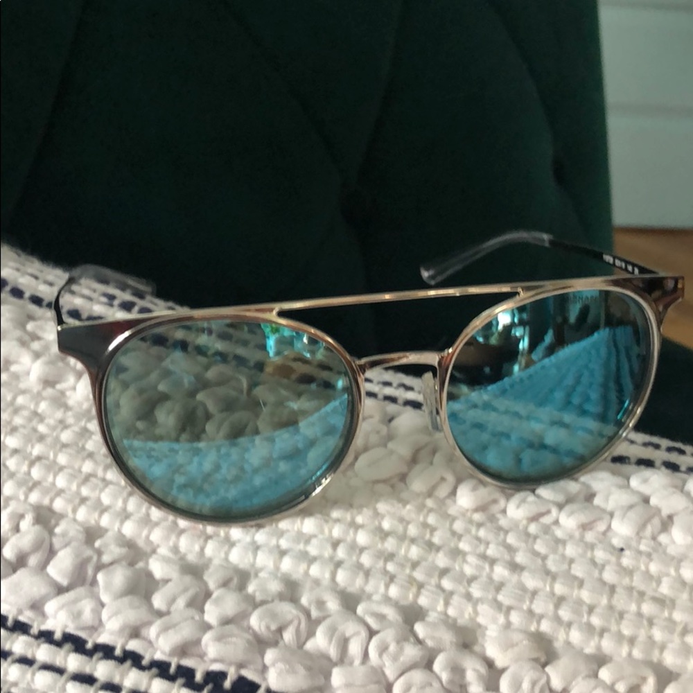 Michael Kors Sunglasses Retro with white case - Picture 2 of 6